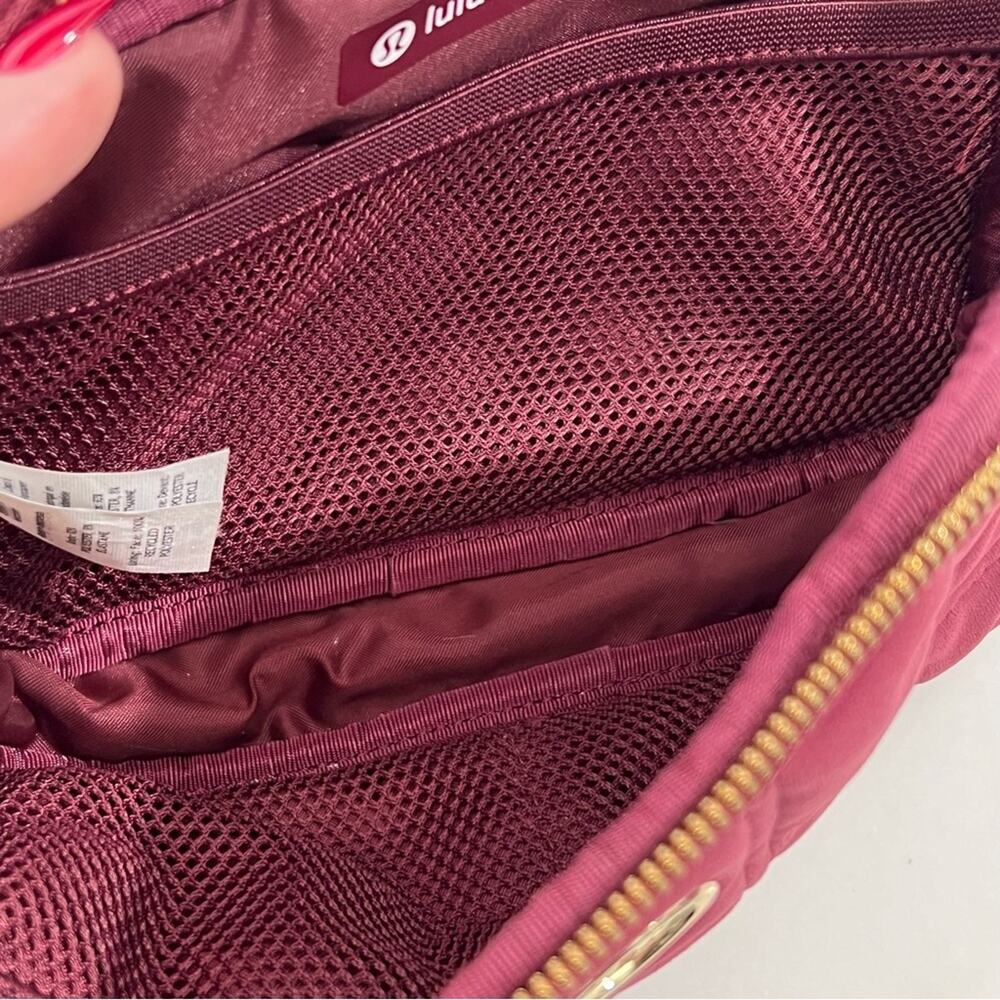 Lululemon Athletica Quilted Velour Puffer Belt Bag Gold Accents - Picture 10 of 10